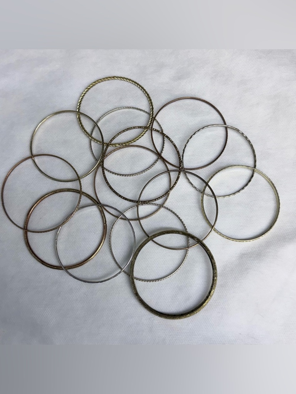 Lot of 14 gold tone bangle bracelets - Picture 3 of 3